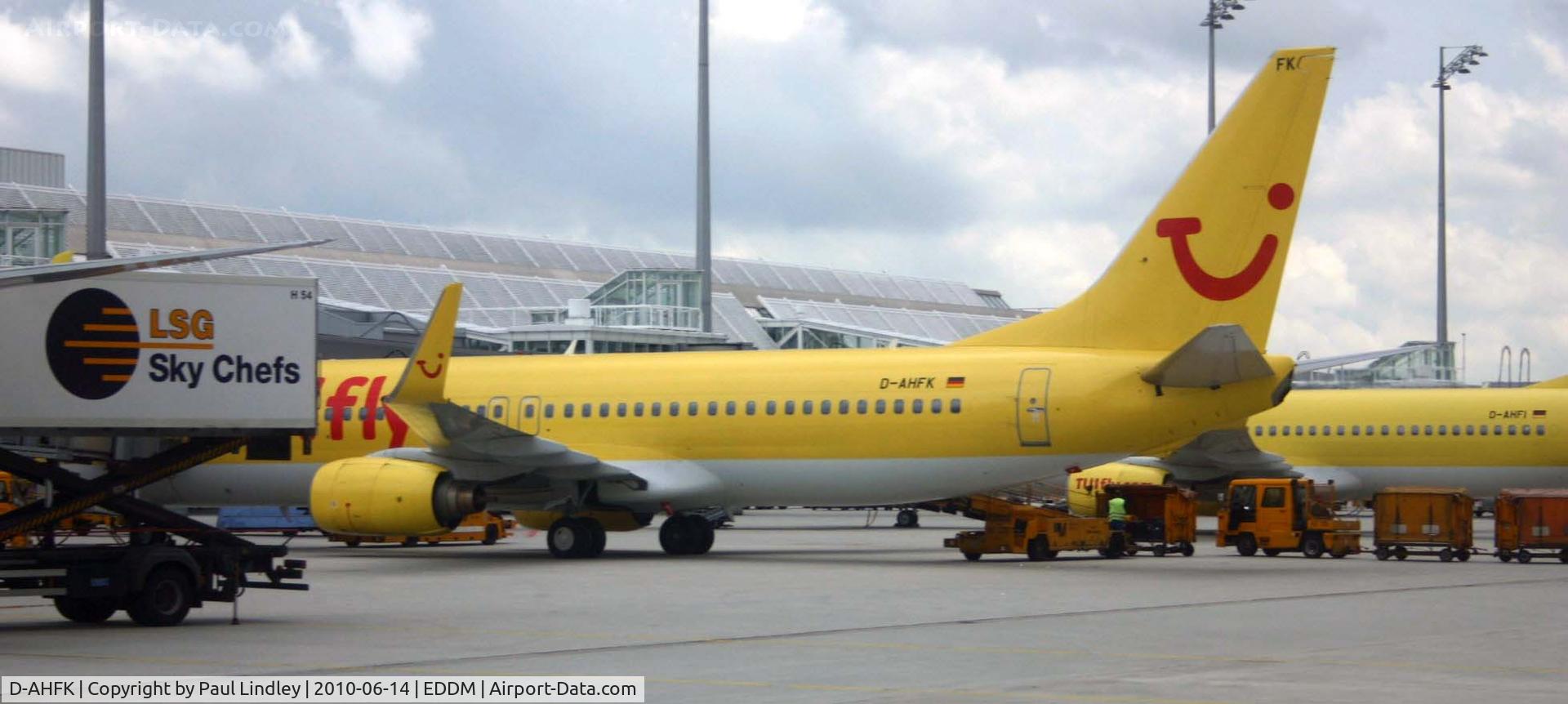 D-AHFK, 1999 Boeing 737-8K5 C/N 27991, Taxi..............!