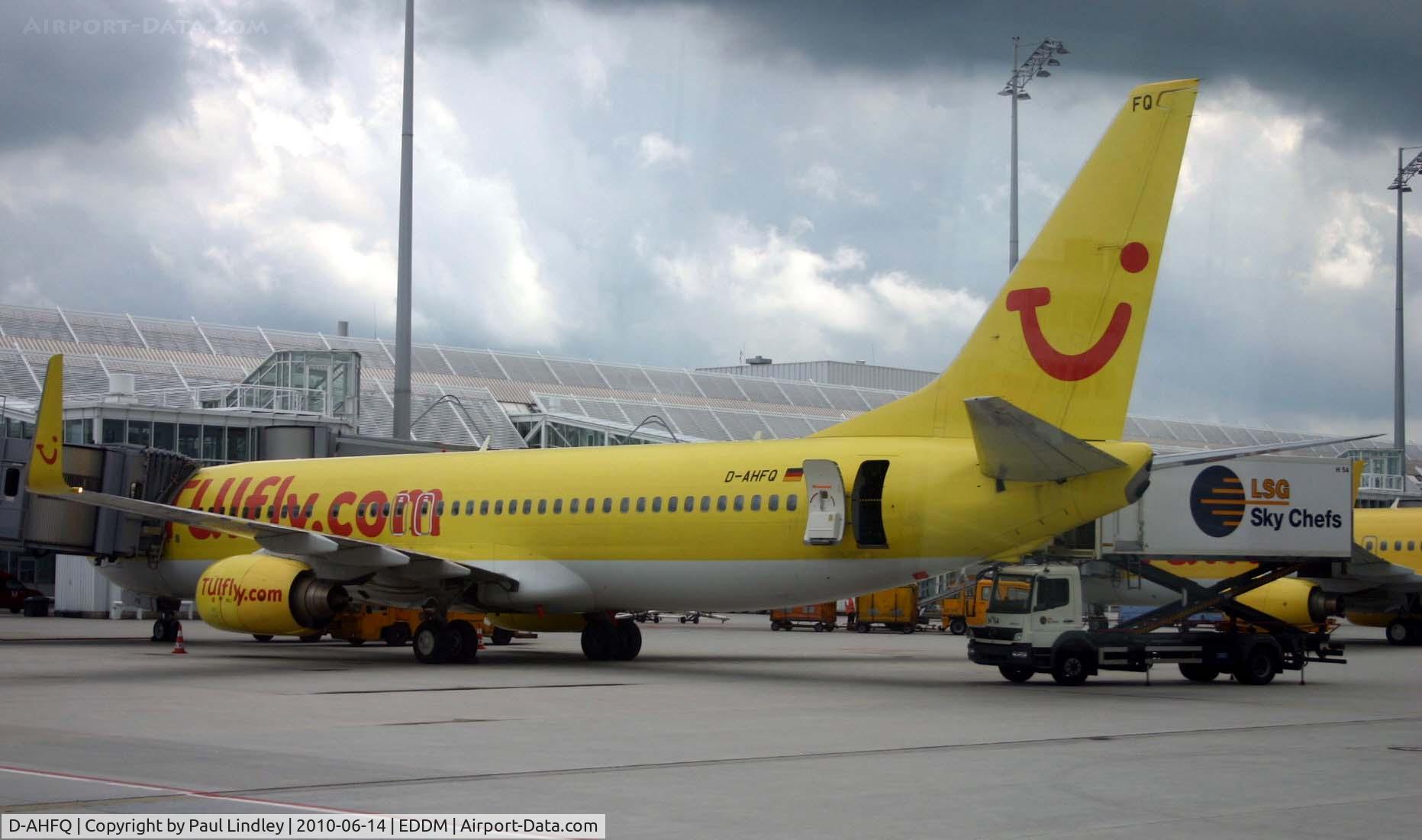 D-AHFQ, 2000 Boeing 737-8K5 C/N 27992, On stand,holiday flight from Munich