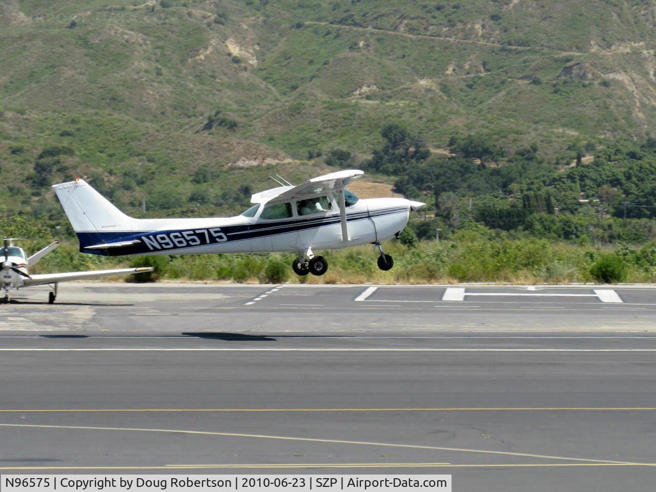 N96575, 1984 Cessna 172P C/N 17276089, 1984 Cessna 172P SKYHAWK II, Lycoming O-320-H2AD 160 Hp. takeoff climb Rwy 22