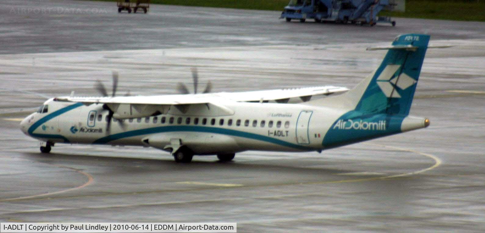 I-ADLT, 2000 ATR 72-212A C/N 638, In the rain
