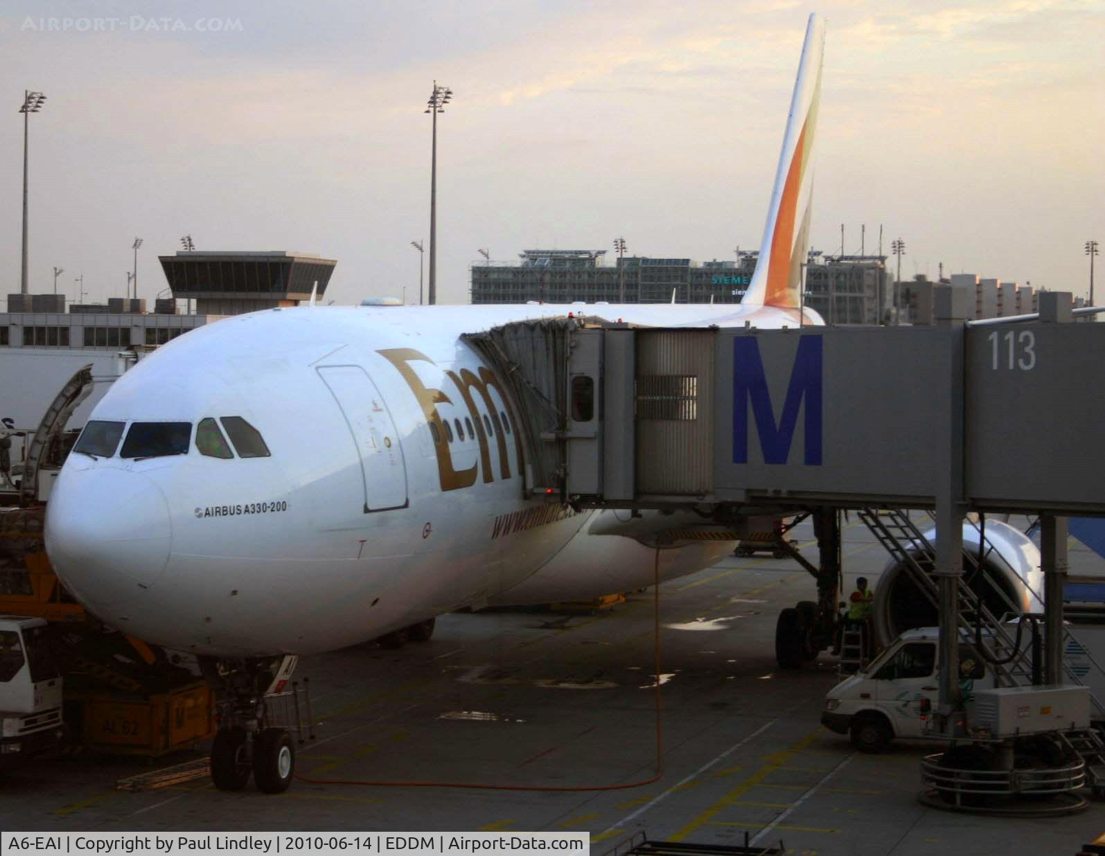 A6-EAI, 2001 Airbus A330-243 C/N 437, Evening departure