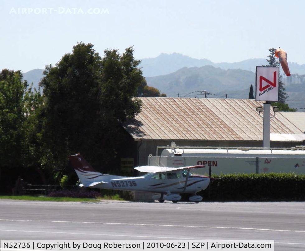 N52736, 1974 Cessna 182P Skylane C/N 18262807, 1974 Cessna 182P SKYLANE, Continental O-470-S 230 Hp, taxi to refuel