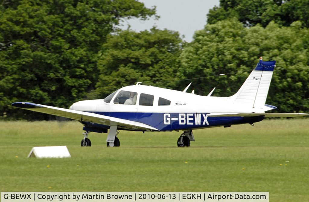 G-BEWX, 1977 Piper PA-28R-201 Cherokee Arrow III C/N 28R-7737070, SHOT AT HEADCORN