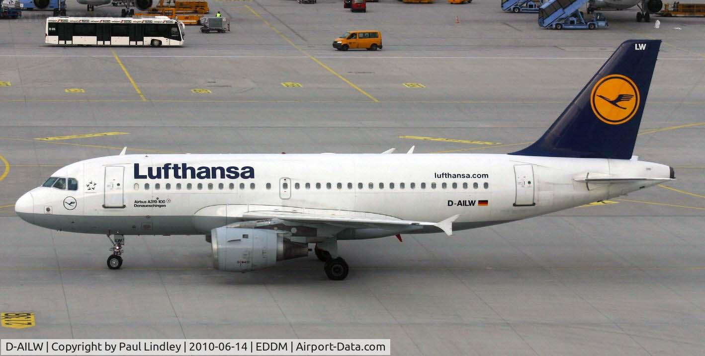 D-AILW, 1998 Airbus A319-114 C/N 853, taken from the viewing terrace