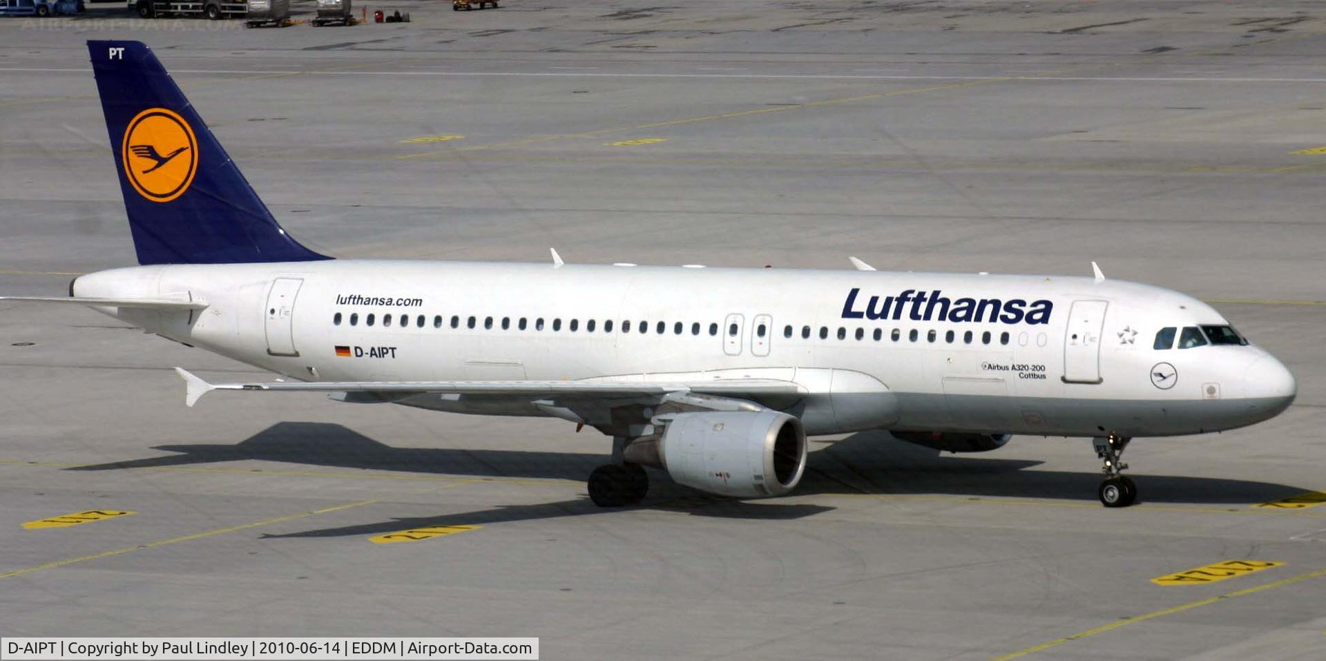 D-AIPT, 1990 Airbus A320-211 C/N 117, turning onto stand