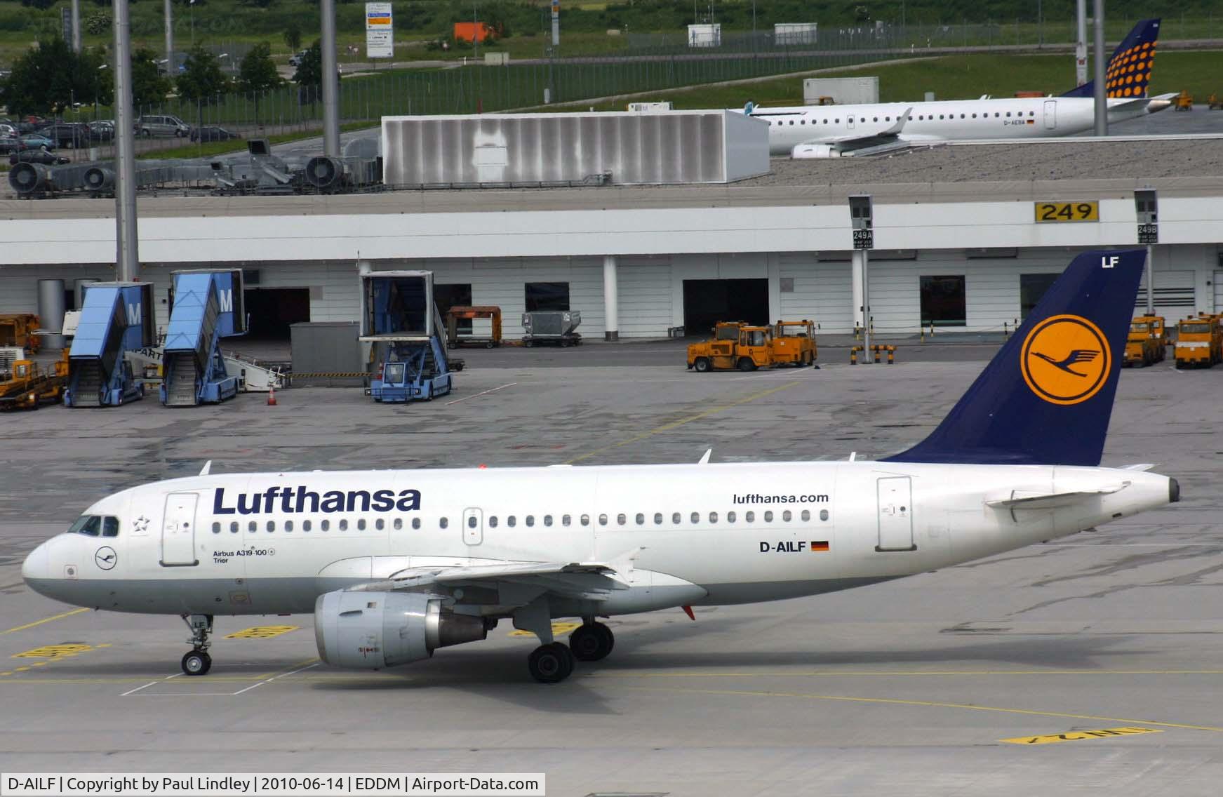 D-AILF, 1996 Airbus A319-114 C/N 636, shuttleing about at Munich