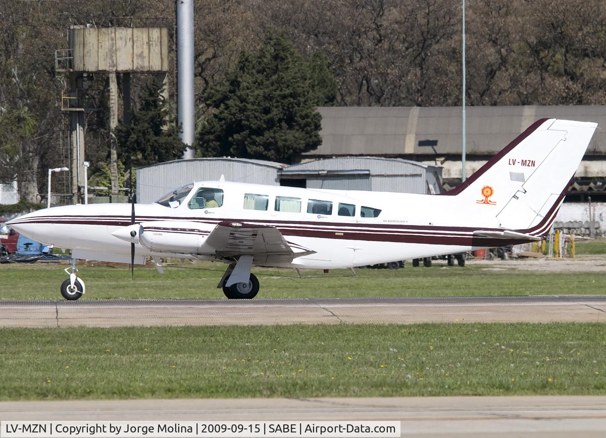 LV-MZN, Cessna 402C C/N 402C-0219, Landing on RWY 13.
