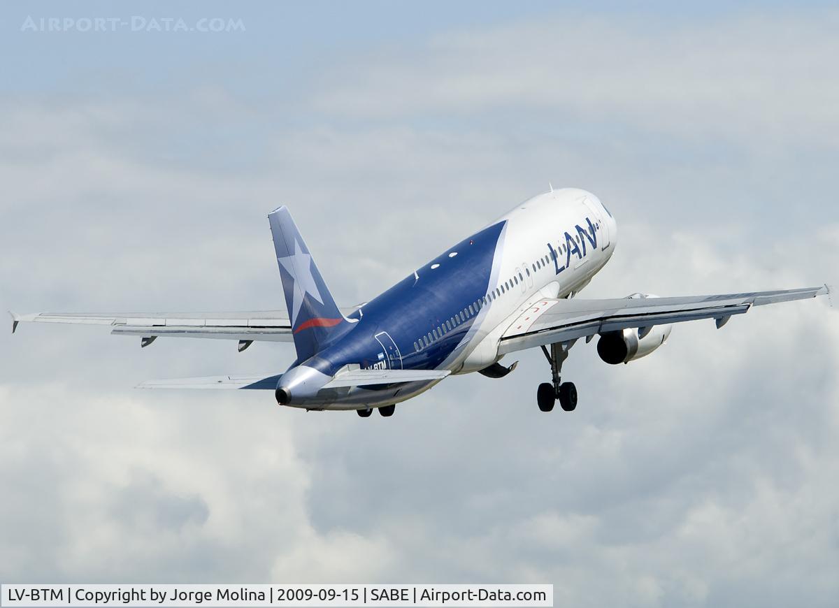 LV-BTM, 2001 Airbus A320-233 C/N 1548, Taking off RWY 31.