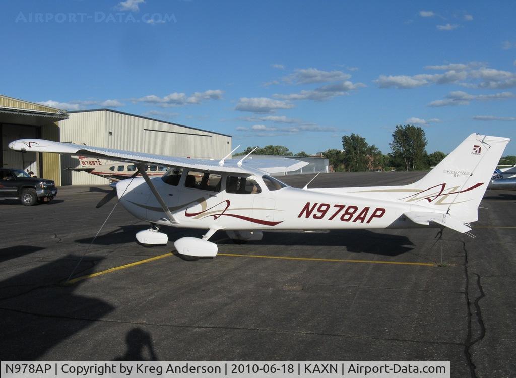 N978AP, 2008 Cessna 172S C/N 172S10710, Cessna 172S Skyhawk on the line.