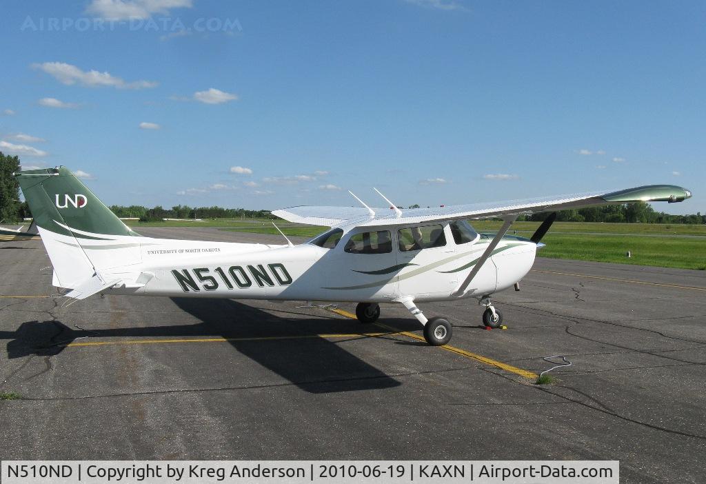 N510ND, Cessna 172S C/N 172S10952, Cessna 172S Skyhawk from the University of North Dakota on the line.