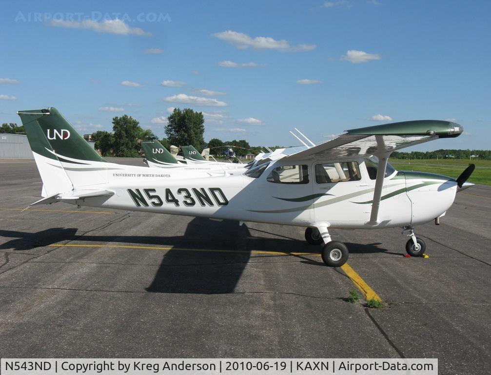 N543ND, Cessna 172S C/N 172S10985, Cessna 172S Skyhawk from the University of North Dakota on the line.