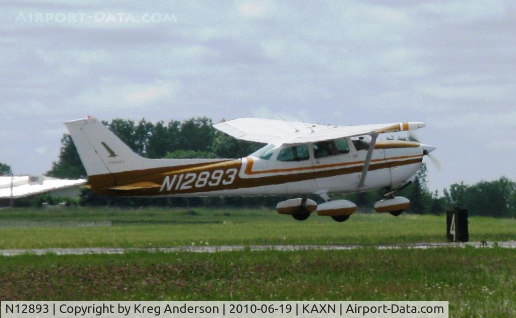 N12893, 1973 Cessna 172M C/N 17262348, Cessna 172M Skyhawk departing runway 31.