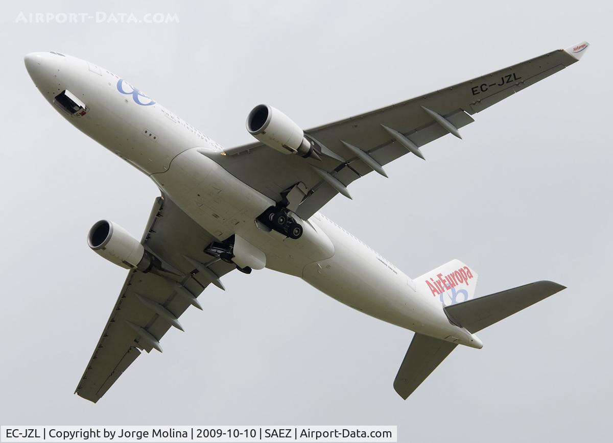 EC-JZL, 2007 Airbus A330-202 C/N 814, Taking off RWY 11.