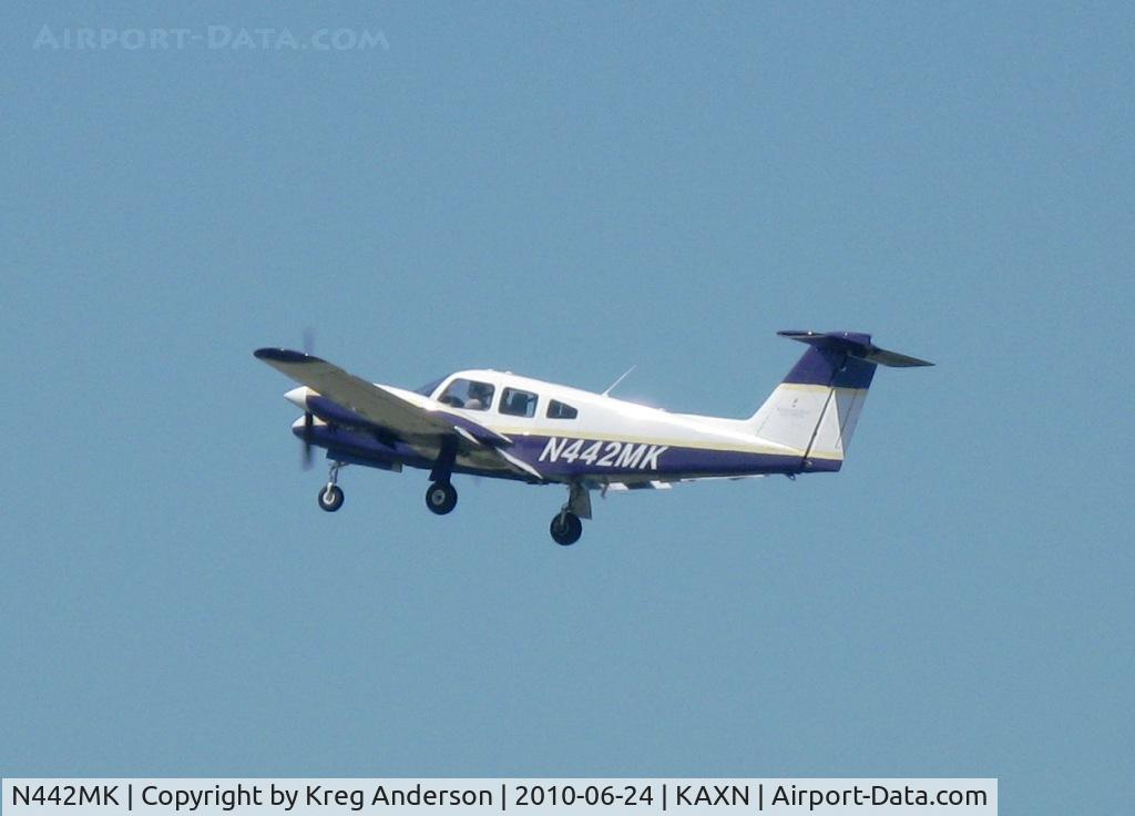 N442MK, Piper PA-44-180 Seminole C/N 44-7995301, Piper PA-44-180 Seminole departing runway 22.