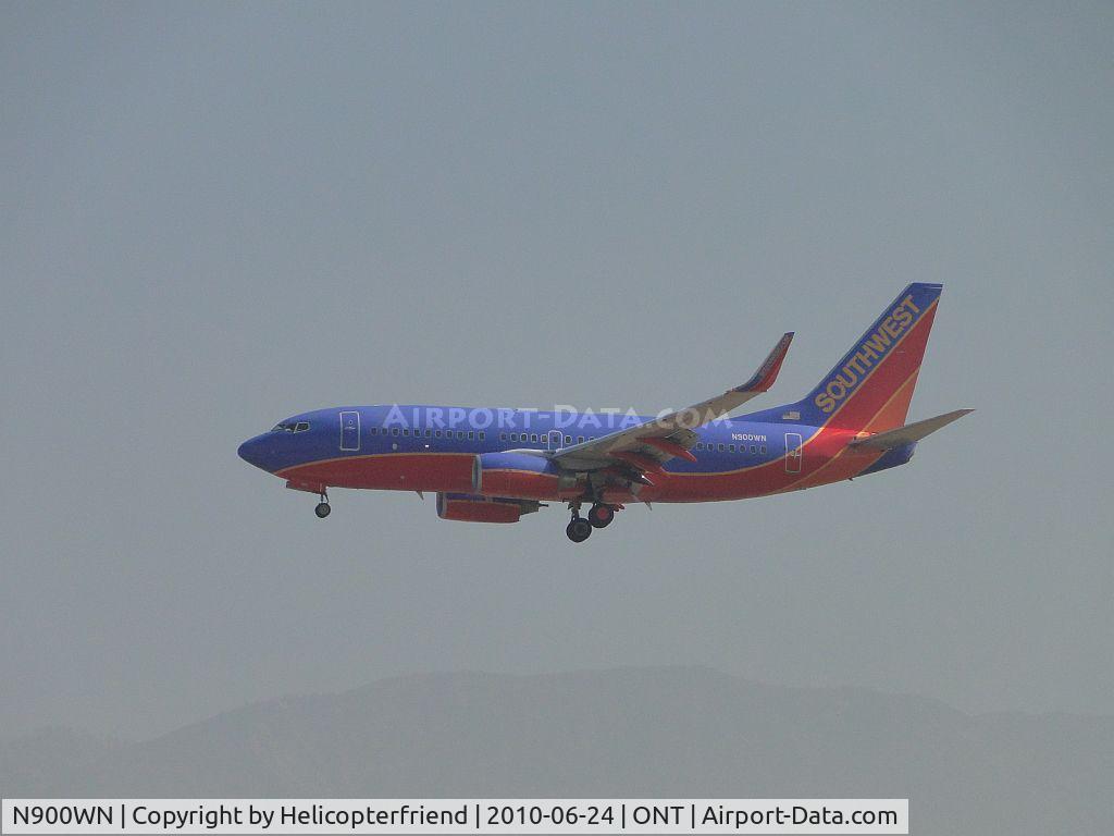 N900WN, 2007 Boeing 737-7H4 C/N 32544, On final to runway 26R