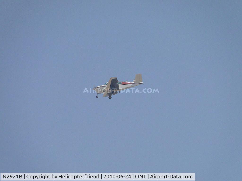 N2921B, 1964 Beech S35 Bonanza C/N D-7372, Another high approach to runway 26R