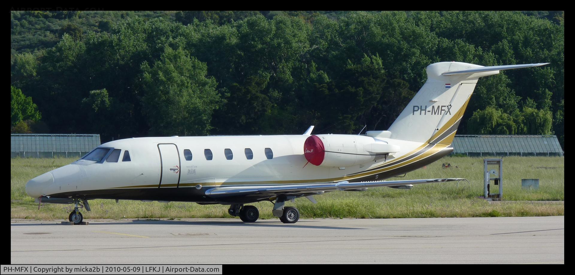 PH-MFX, 1994 Cessna 650 Citation VI C/N 650-0240, Parked.