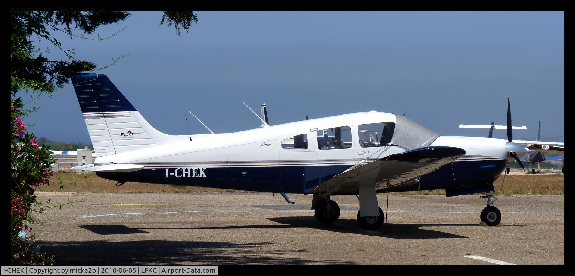 I-CHEK, 1999 Piper PA-28R-201 Cherokee Arrow III C/N 28R-44017, Parked.