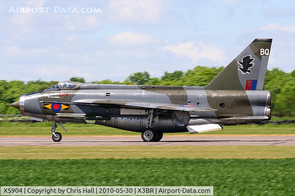 XS904, 1966 English Electric Lightning F.6 C/N 95250, performing its fast taxy run