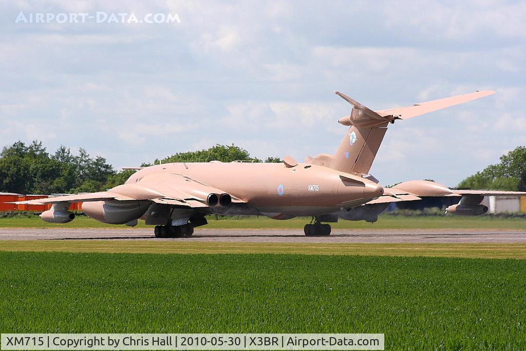 XM715, 1963 Handley Page Victor K.2 C/N HP80/83, 'Teasin' Tina' performing its fast taxy run
