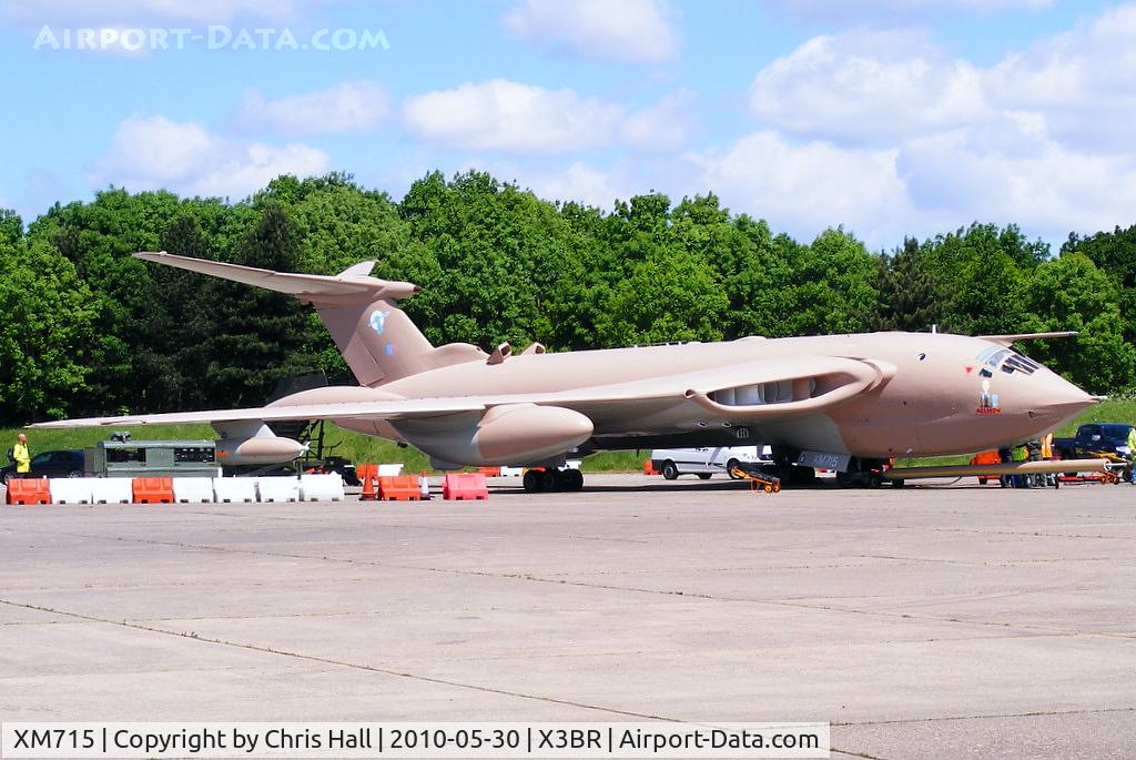XM715, 1963 Handley Page Victor K.2 C/N HP80/83, 'Teasin' Tina' before its fast taxy run