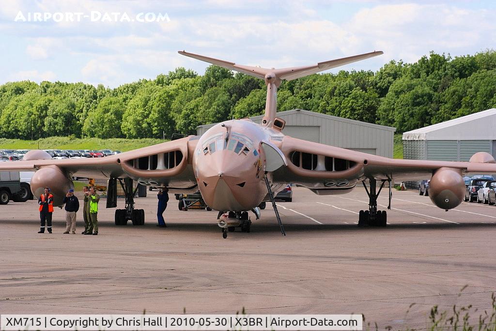 XM715, 1963 Handley Page Victor K.2 C/N HP80/83, 'Teasin' Tina' before its fast taxy run