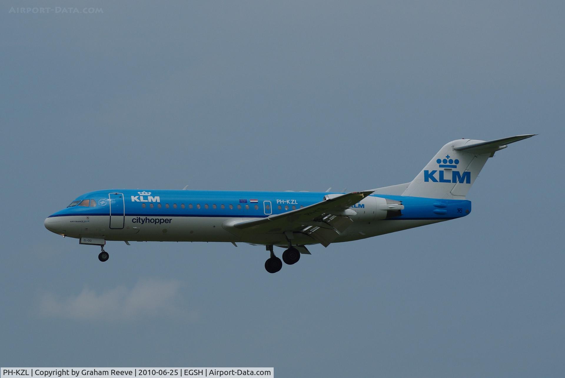 PH-KZL, 1995 Fokker 70 (F-28-0070) C/N 11536, On finals.