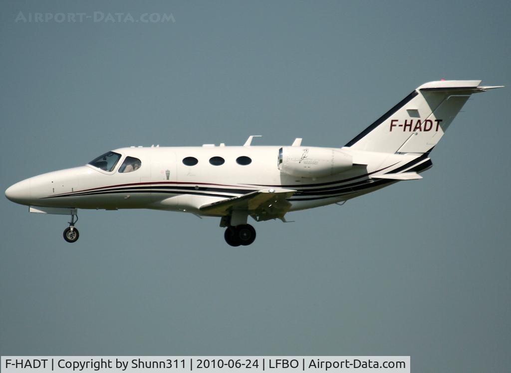 F-HADT, 2008 Cessna 510 Citation Mustang Citation Mustang C/N 510-0108, Landing rwy 32R