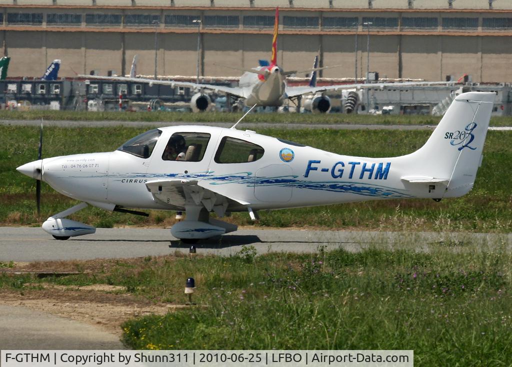 F-GTHM, 2006 Cirrus SR20 G2 C/N 1642, Taxiing holding point rwy 32R for departure...