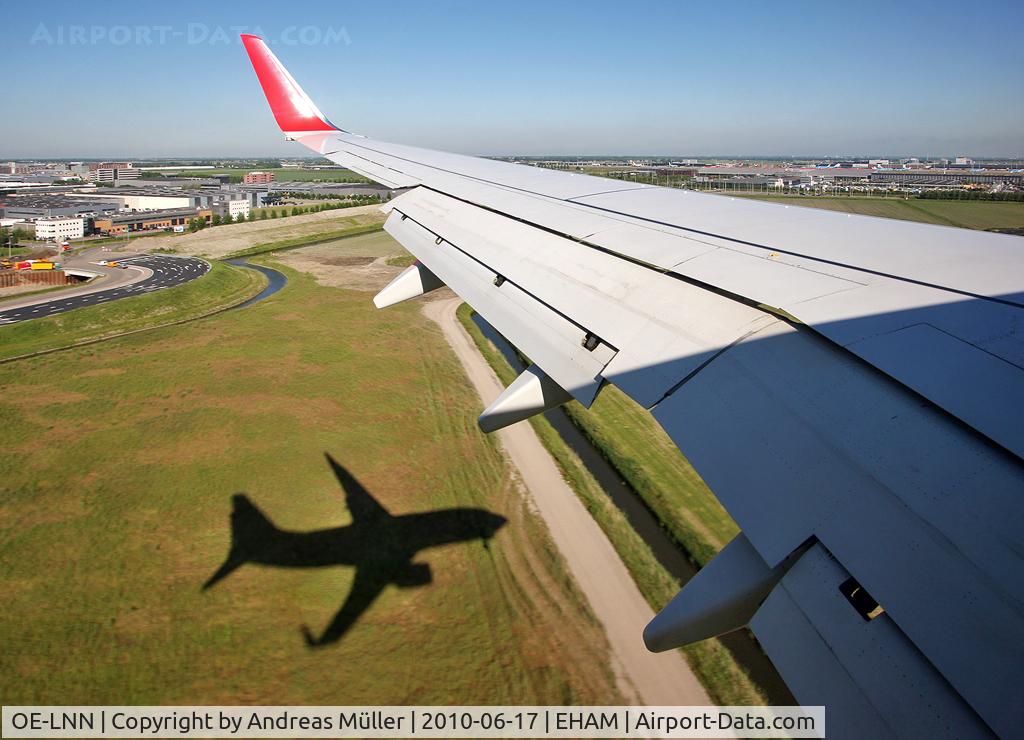 OE-LNN, 2000 Boeing 737-7Z9 C/N 30418, For landing.