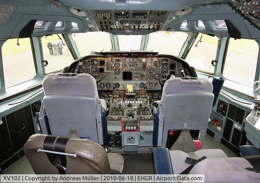 XV102, 1967 Vickers VC10 C.1K C/N 832, What a spacy cockpit!