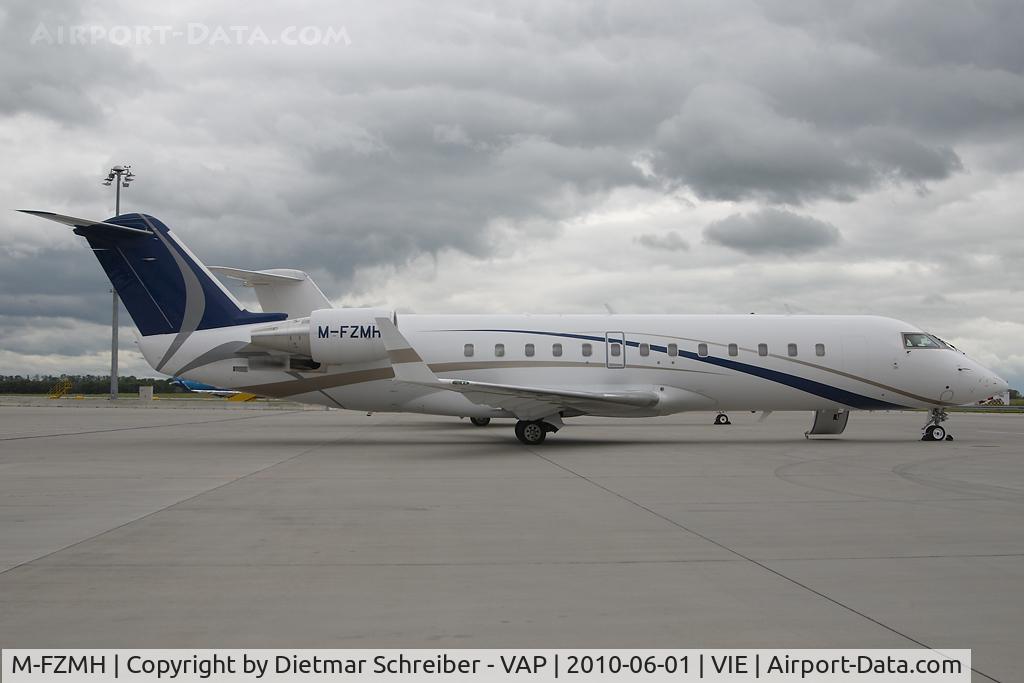 M-FZMH, 2006 Bombardier Challenger 850 (CL-600-2B19) C/N 8068, Regionaljet