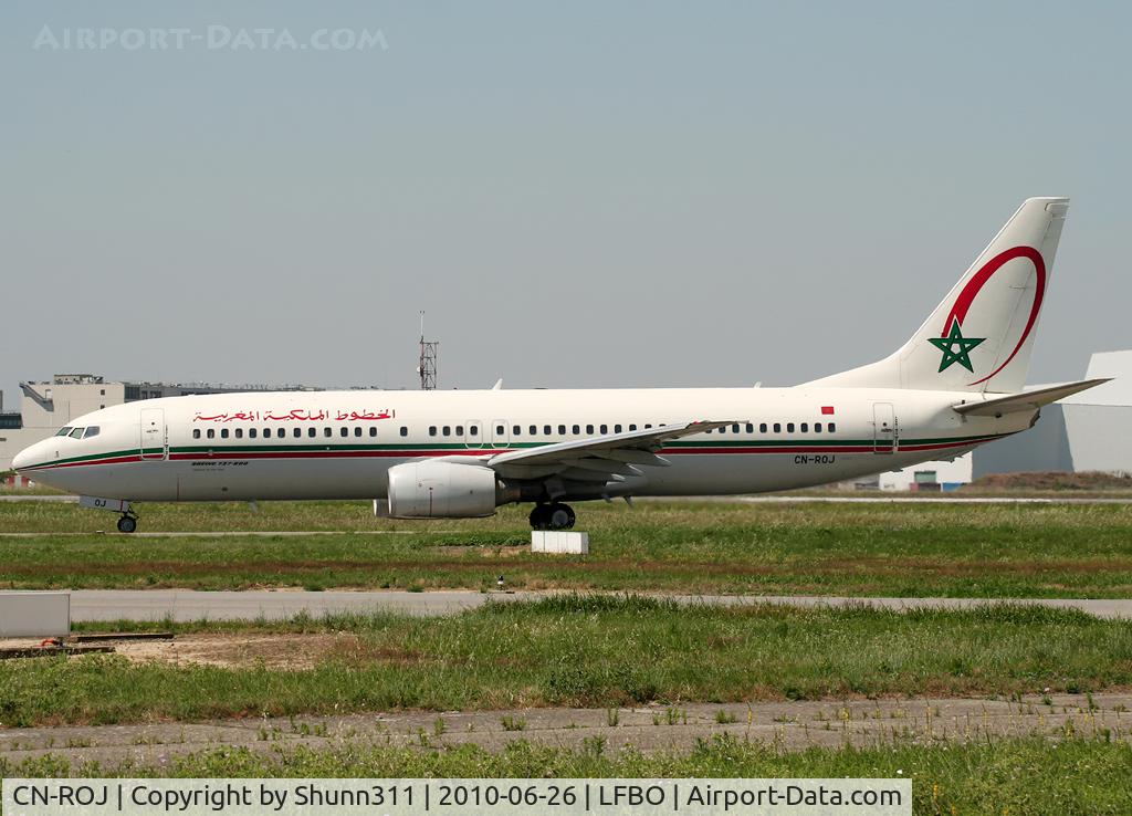 CN-ROJ, 2006 Boeing 737-85P C/N 33979, Taxiing holding point rwy 32R for departure... Additional very small 'Operated by Atlas Blue' titles under 'Boeing 737-800' titles...