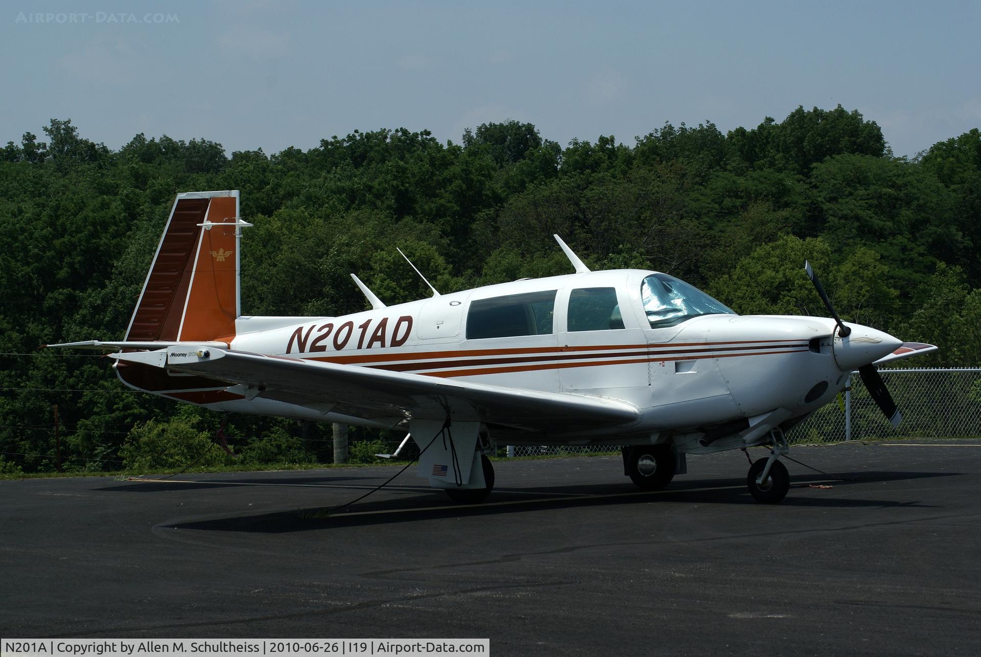 N201A, 1977 Mooney M20J 201 C/N 24-0198, 1977 Mooney M20J