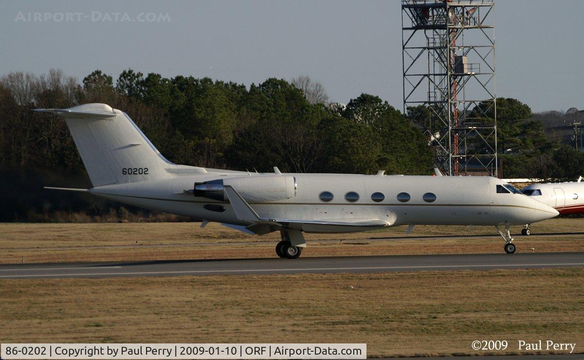 86-0202, 1985 Grumman C-20B Gulfstream III C/N 468, Away she goes, building speed on the takeoff roll.
