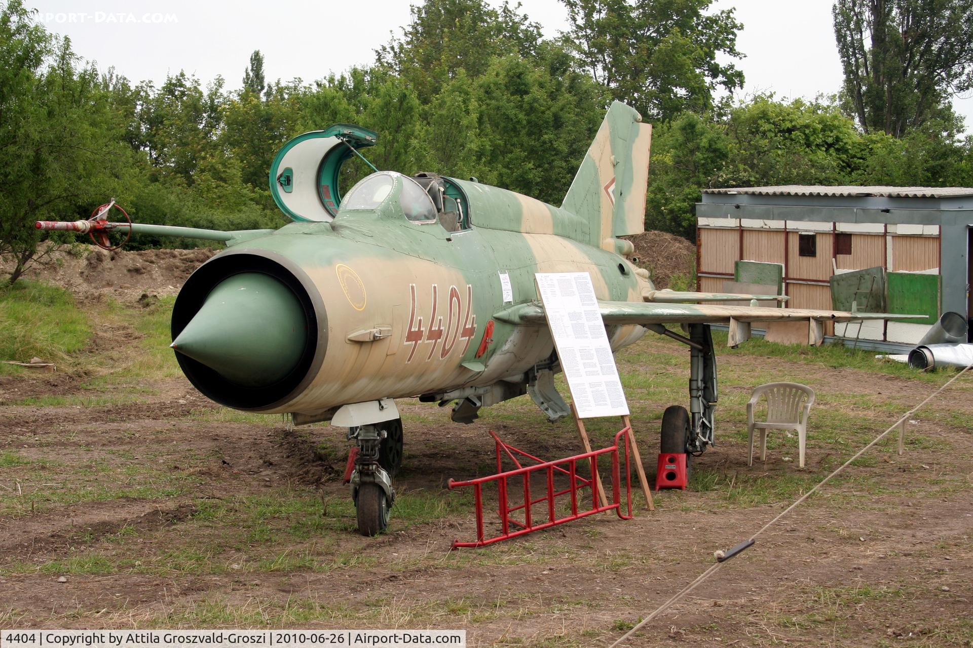 4404, 1971 Mikoyan-Gurevich MiG-21MF C/N 964404, On a temporary exhibition place, in Balatonfüred city border.