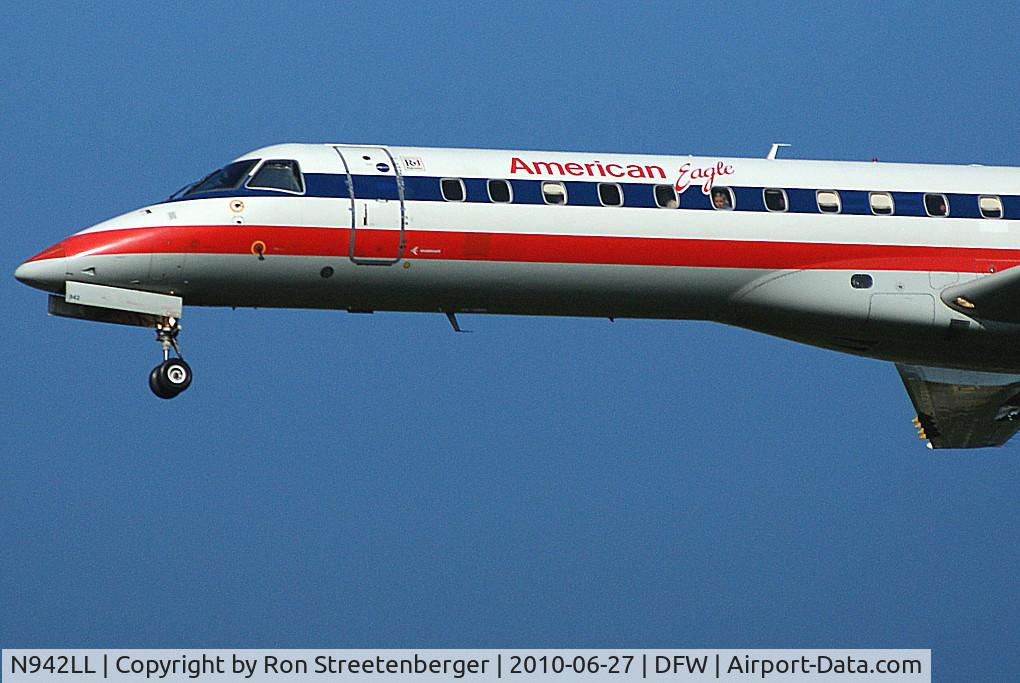 N942LL, 2005 Embraer ERJ-145LR (EMB-145LR) C/N 14500930, Cute little blond girl watches the ground come up.