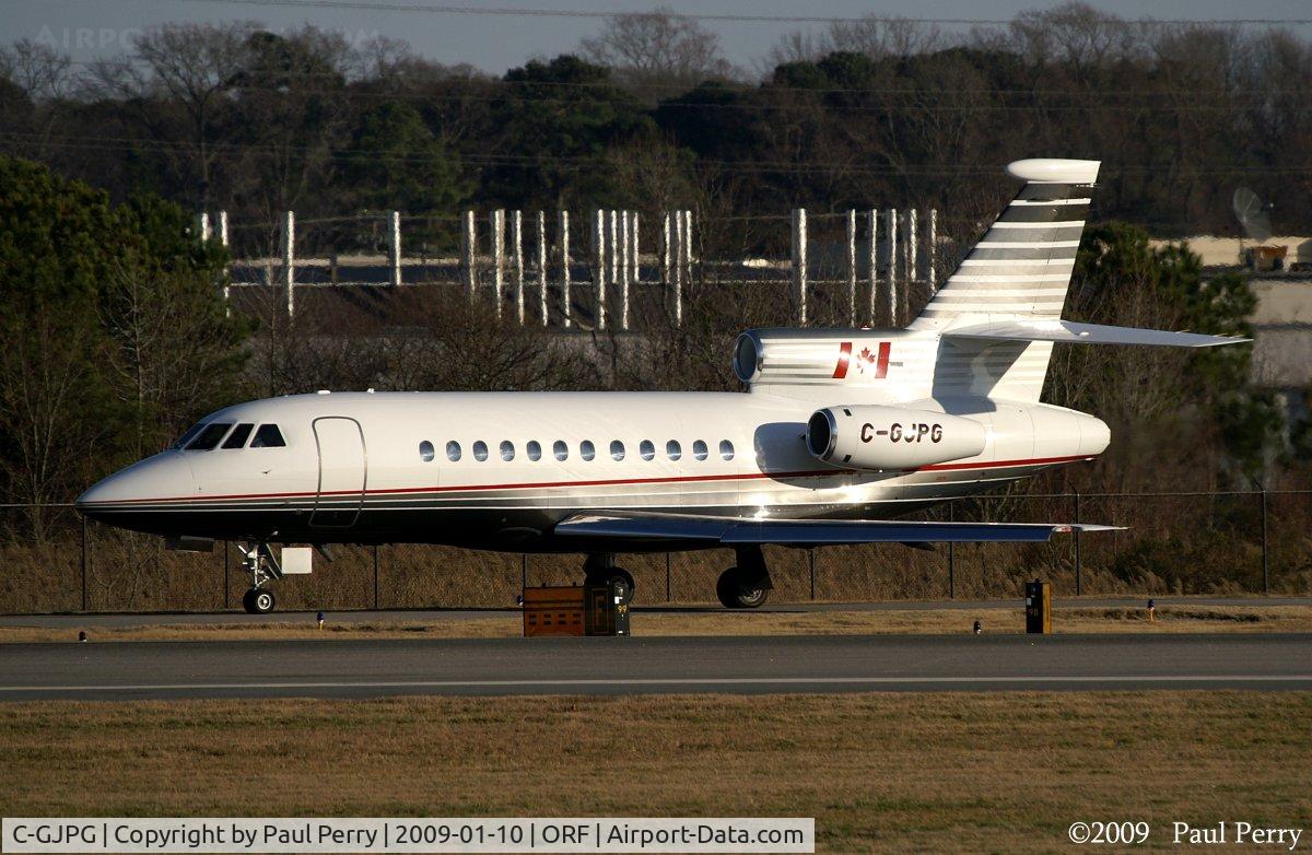 C-GJPG, 1992 Dassault Falcon 900B C/N 110, Visiting Canadians taxiing down for their spot in the departure line