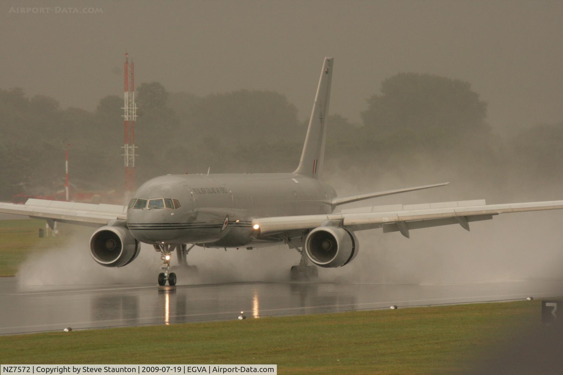 NZ7572, 1993 Boeing 757-2K2 C/N 26634, Taken at the Royal International Air Tattoo 2009