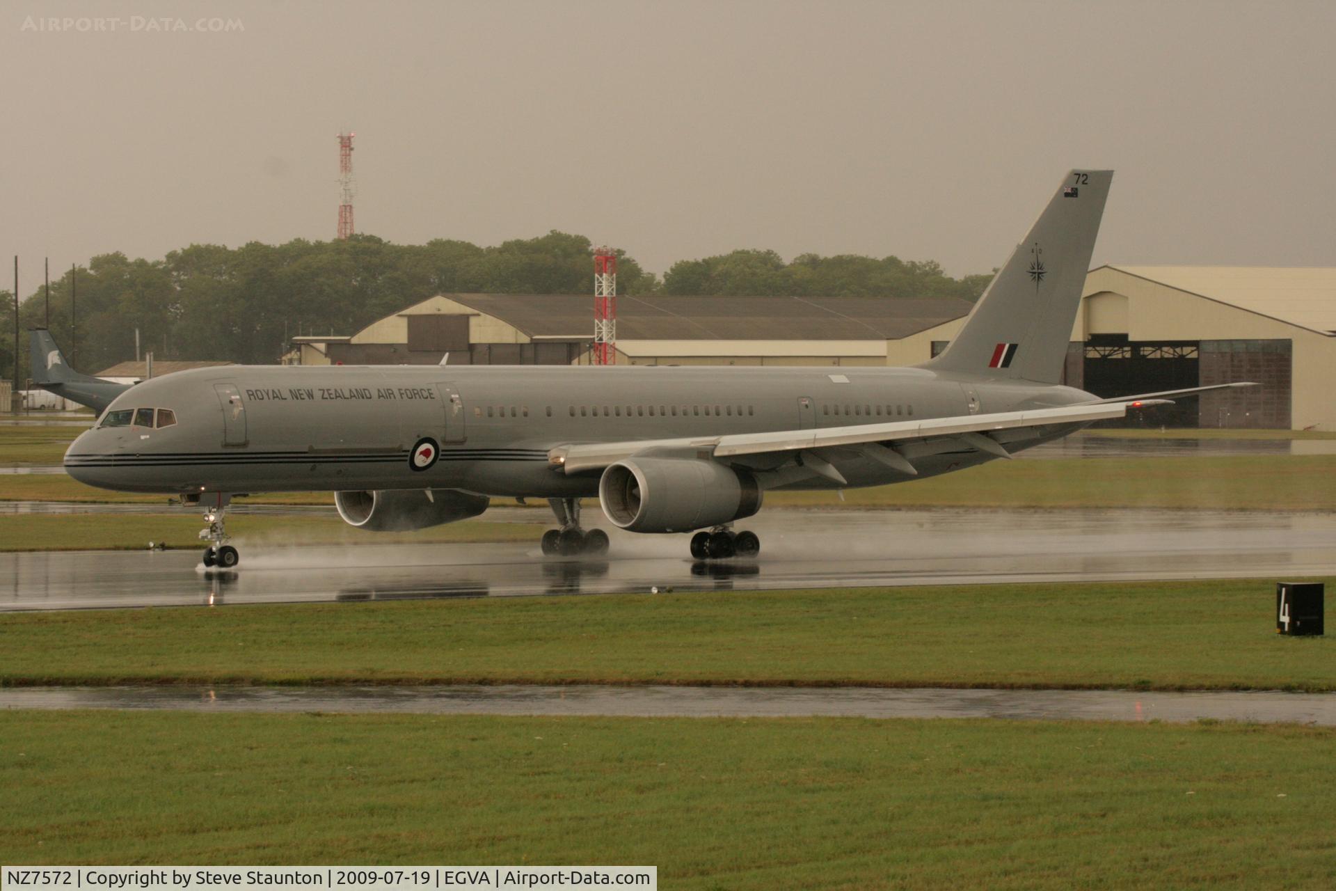 NZ7572, 1993 Boeing 757-2K2 C/N 26634, Taken at the Royal International Air Tattoo 2009