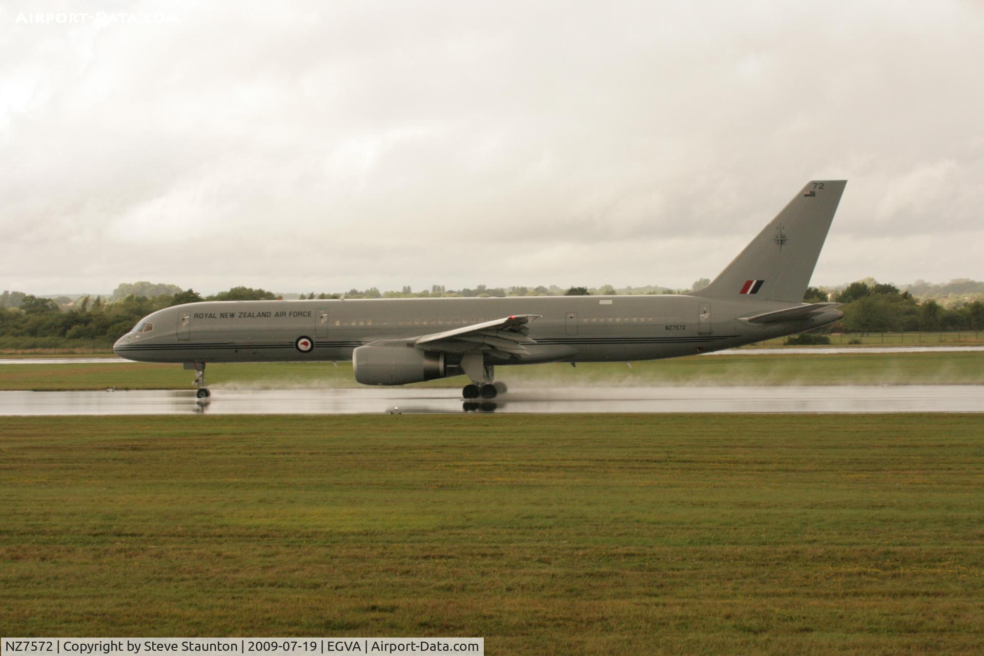 NZ7572, 1993 Boeing 757-2K2 C/N 26634, Taken at the Royal International Air Tattoo 2009