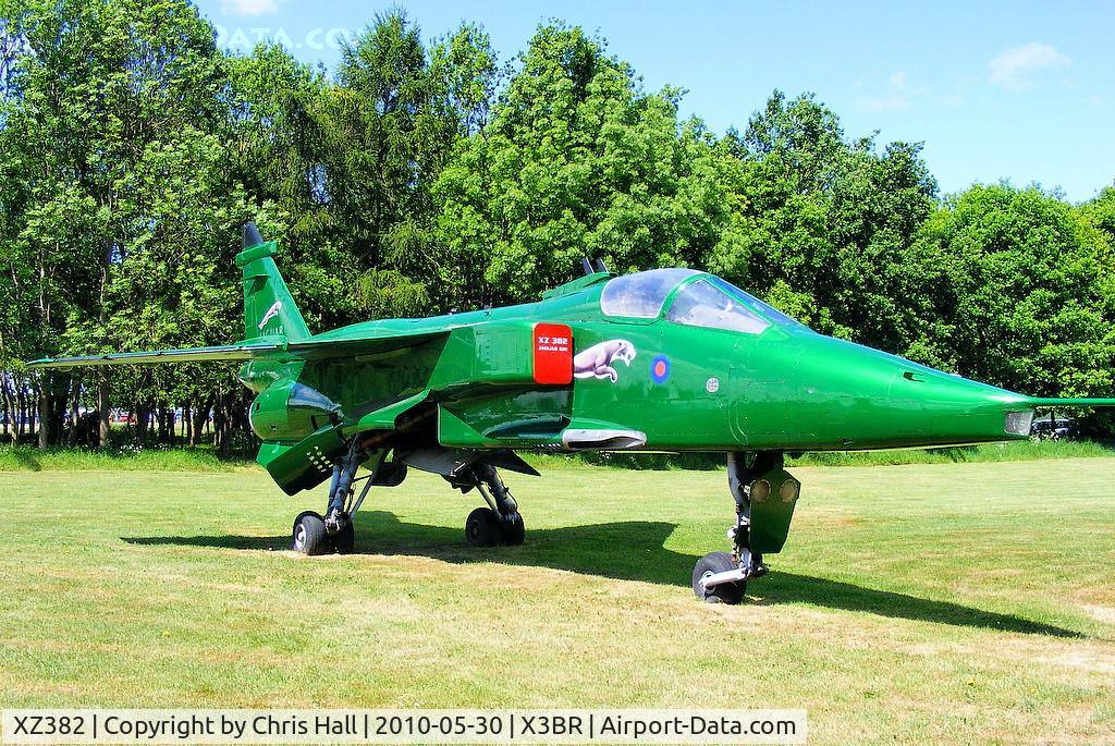XZ382, 1977 Sepecat Jaguar GR.1 C/N S.147, Sepecat Jaguar GR.1 Gate Guard at Bruntingthorpe