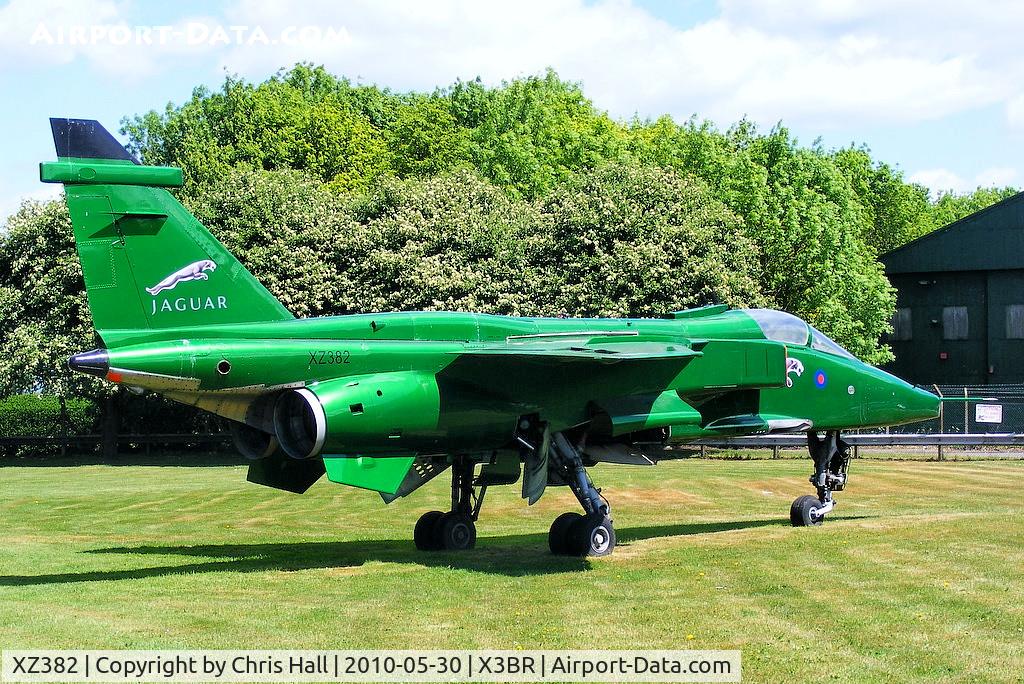 XZ382, 1977 Sepecat Jaguar GR.1 C/N S.147, Sepecat Jaguar GR.1 Gate Guard at Bruntingthorpe