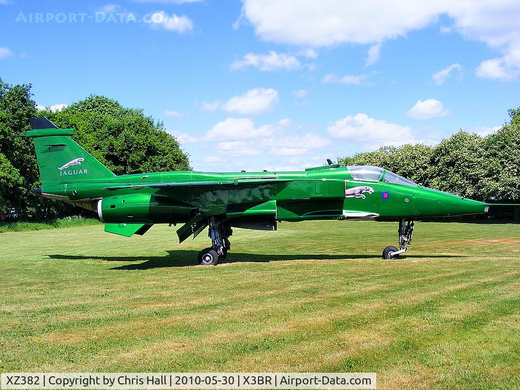 XZ382, 1977 Sepecat Jaguar GR.1 C/N S.147, Sepecat Jaguar GR.1 Gate Guard at Bruntingthorpe