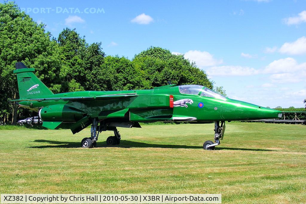 XZ382, 1977 Sepecat Jaguar GR.1 C/N S.147, Sepecat Jaguar GR.1 Gate Guard at Bruntingthorpe