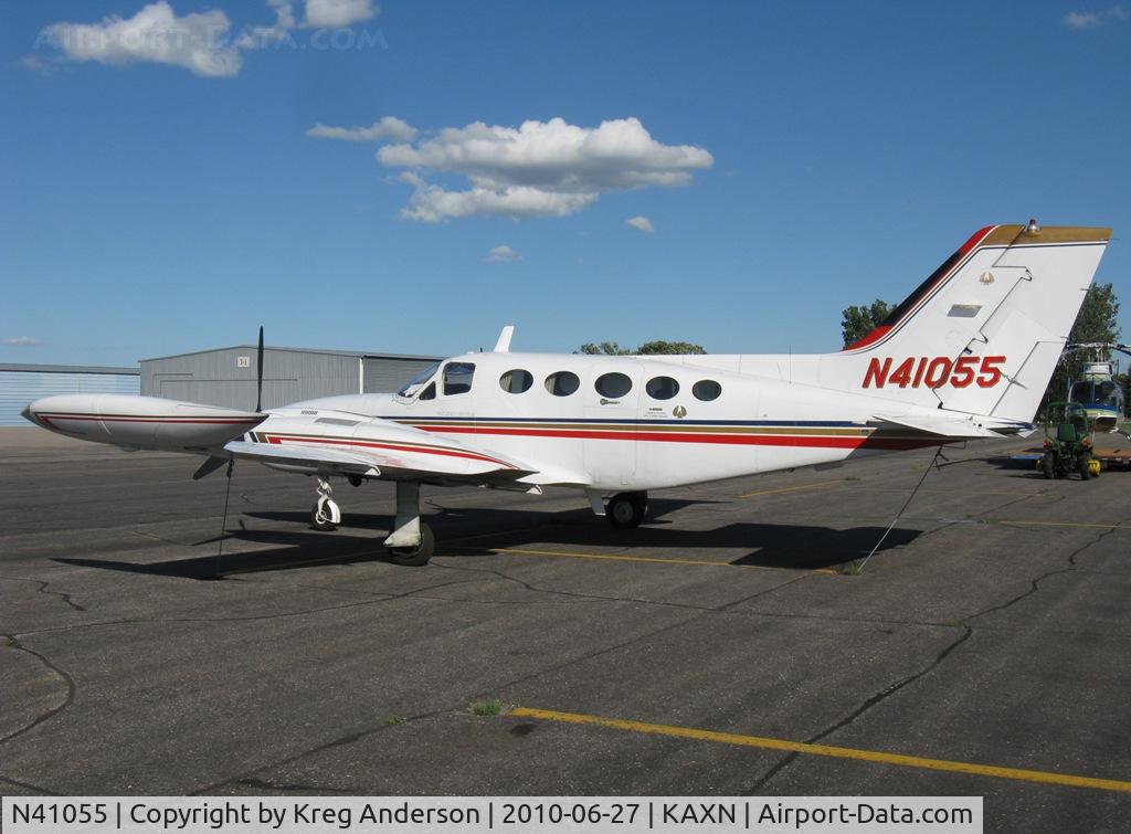 N41055, 1974 Cessna 421B Golden Eagle C/N 421B0576, Cesnsa 421B Golden Eagle on the line.