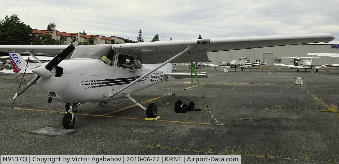N9537Q, 1998 Cessna 172R C/N 17280483, At Renton