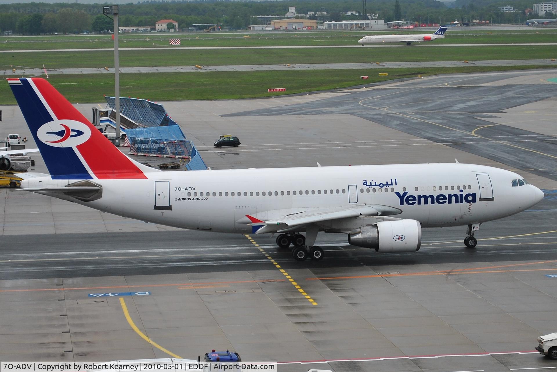 7O-ADV, Airbus A310-325 C/N 702, Yemenia taxiing for departure
