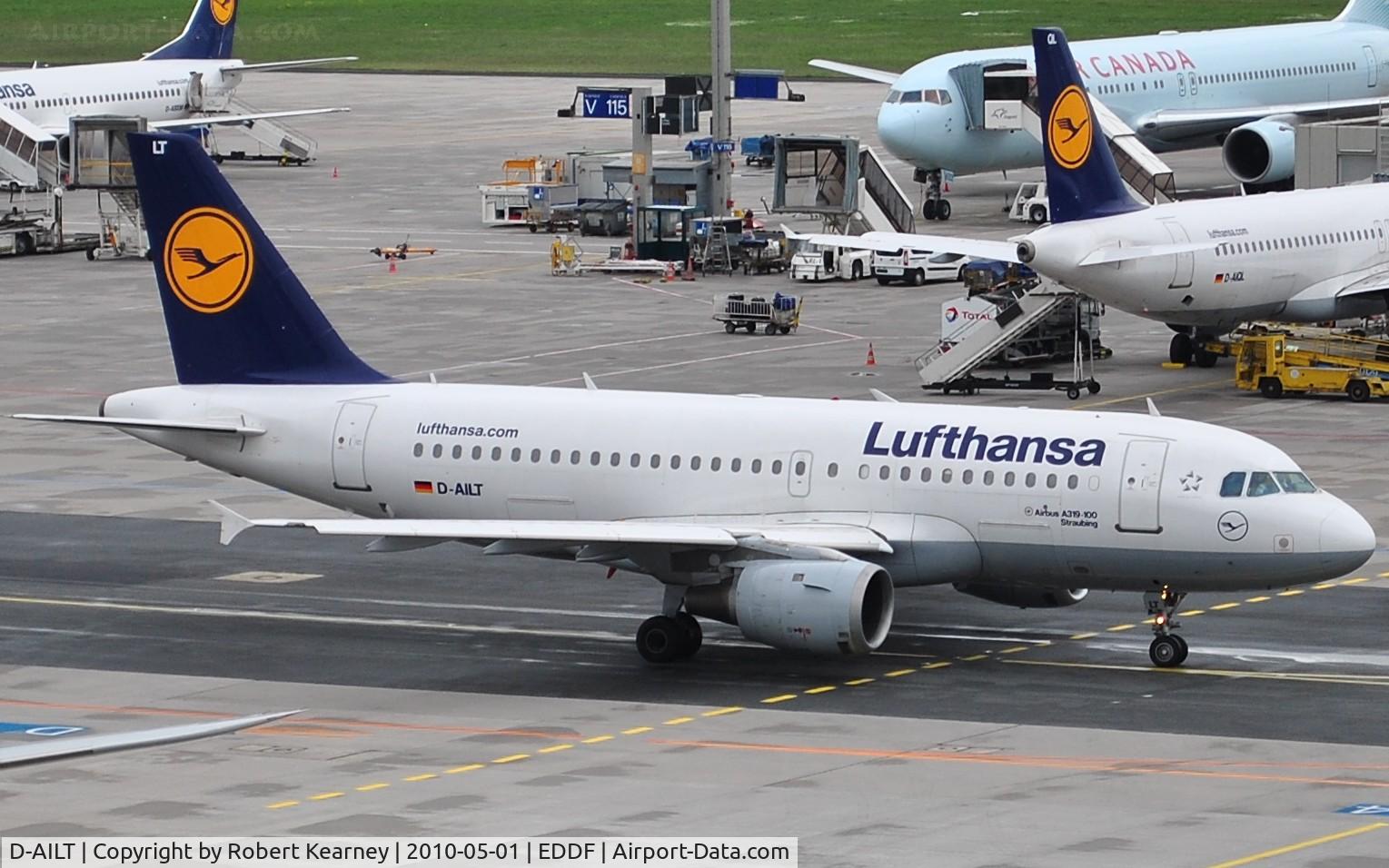 D-AILT, 1997 Airbus A319-114 C/N 738, Lufthansa heading for departure