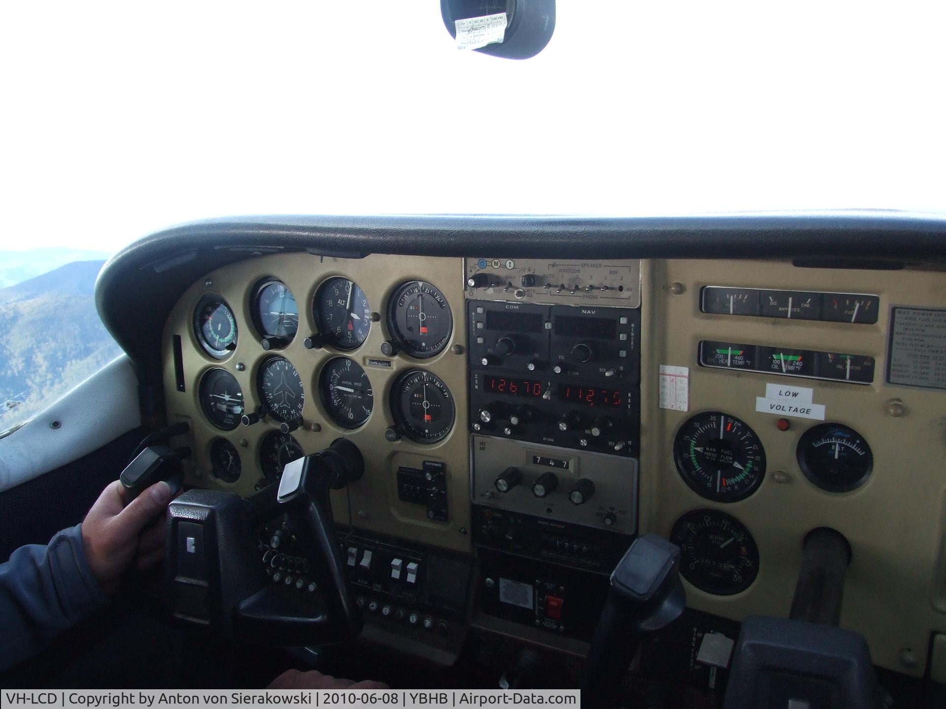VH-LCD, 1978 Cessna U206G Stationair C/N U20604523, Par-Avion VH-LCD Cessna Cockpit airborne at 3000ft